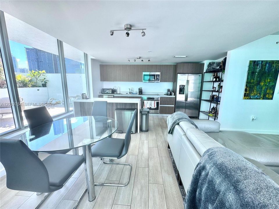 For Rent: $4,850 (2 beds, 2 baths, 1226 Square Feet)