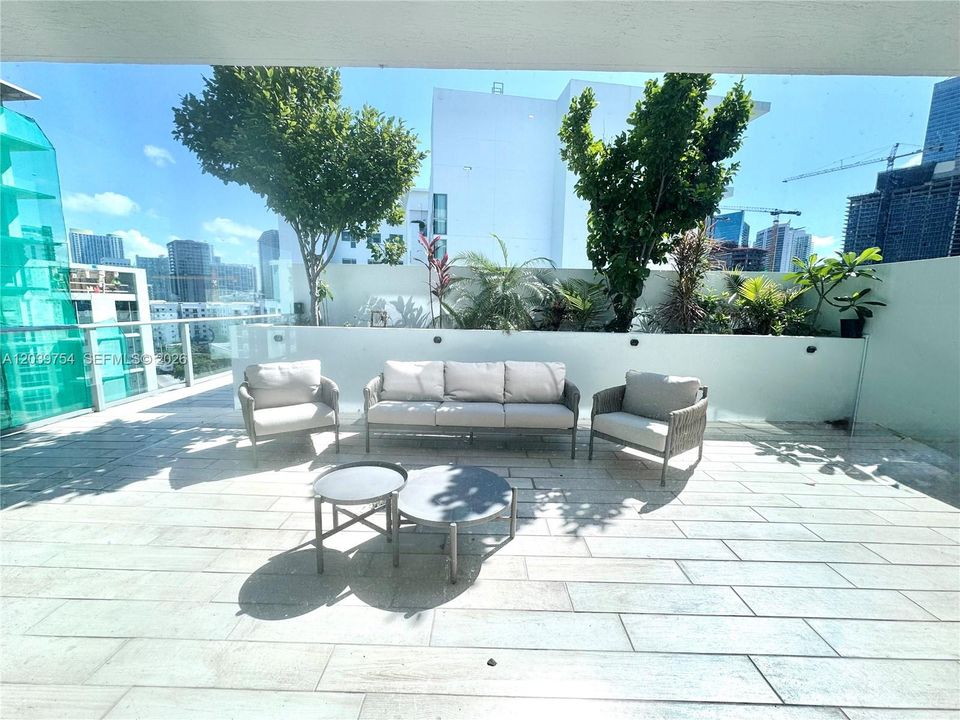 For Rent: $4,850 (2 beds, 2 baths, 1226 Square Feet)