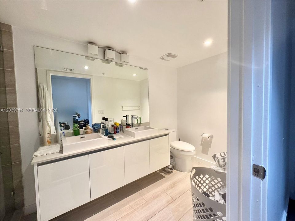 For Rent: $4,850 (2 beds, 2 baths, 1226 Square Feet)