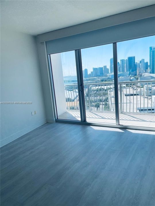 For Sale: $325,000 (1 beds, 1 baths, 791 Square Feet)