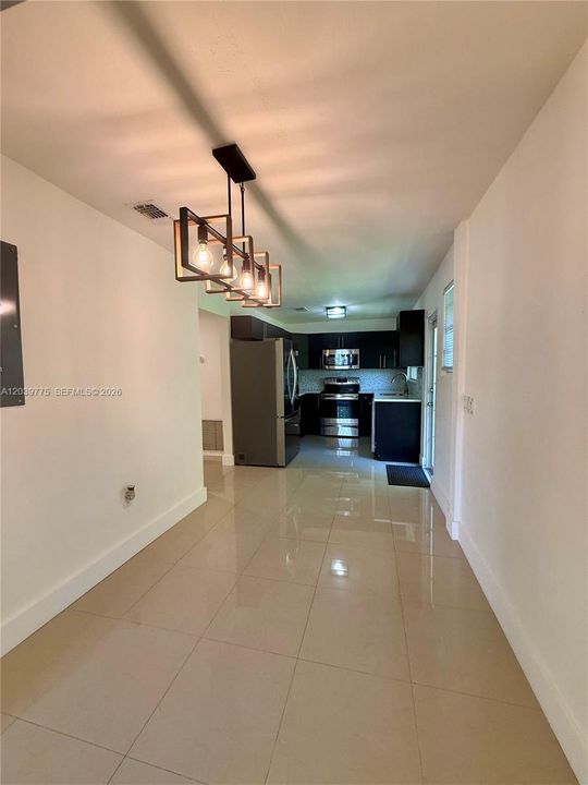 For Rent: $3,700 (2 beds, 1 baths, 1086 Square Feet)