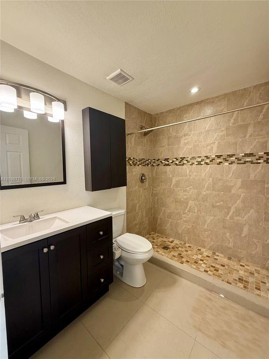 For Rent: $3,700 (2 beds, 1 baths, 1086 Square Feet)