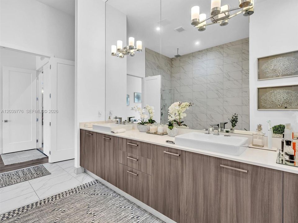 En Venta: $3,575,000 (6 camas, 4 baños, 4425 Pies cuadrados)