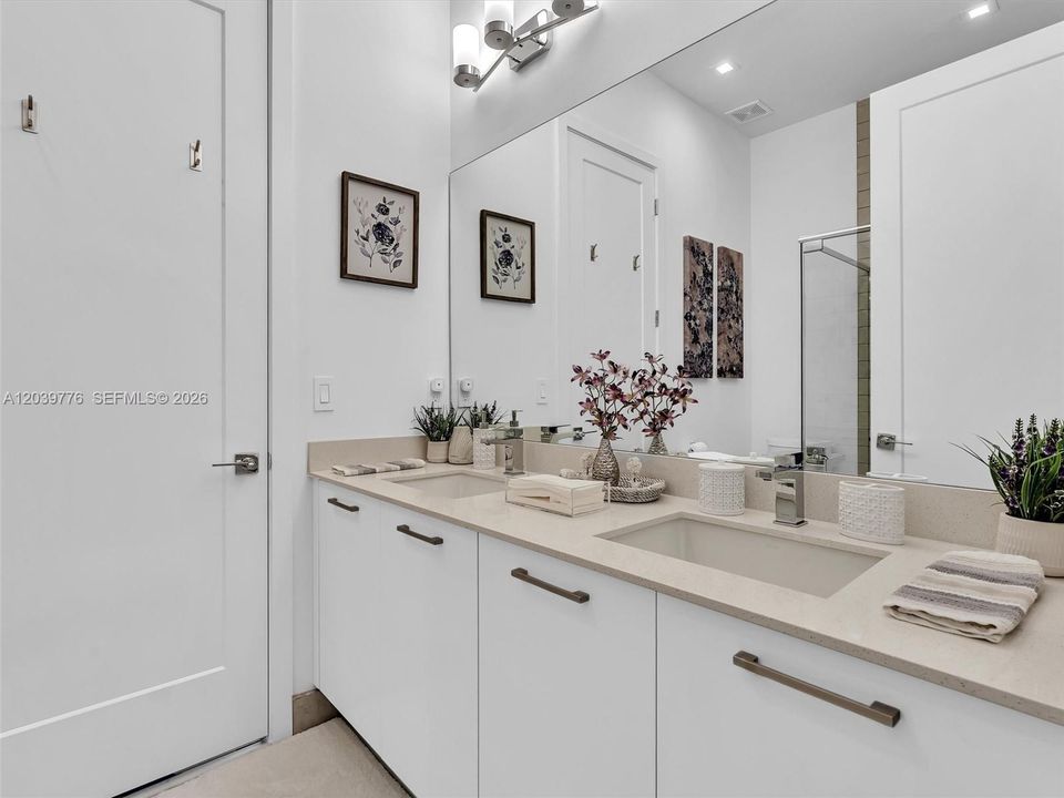 En Venta: $3,575,000 (6 camas, 4 baños, 4425 Pies cuadrados)