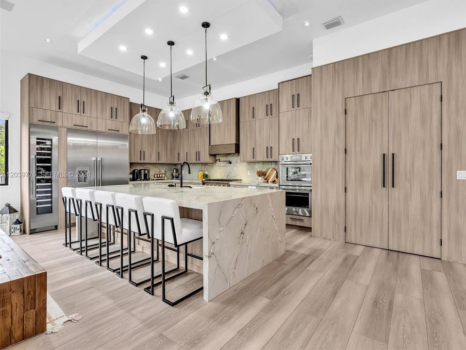 En Venta: $3,575,000 (6 camas, 4 baños, 4425 Pies cuadrados)