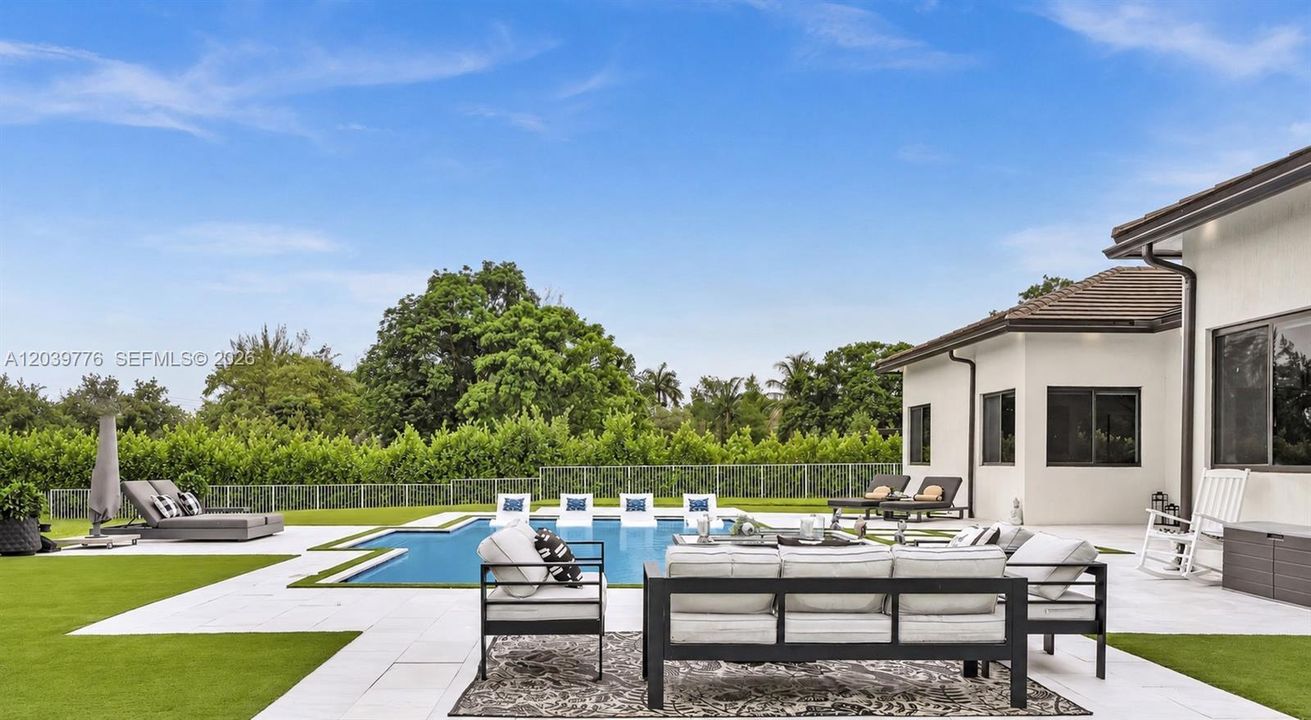 En Venta: $3,575,000 (6 camas, 4 baños, 4425 Pies cuadrados)