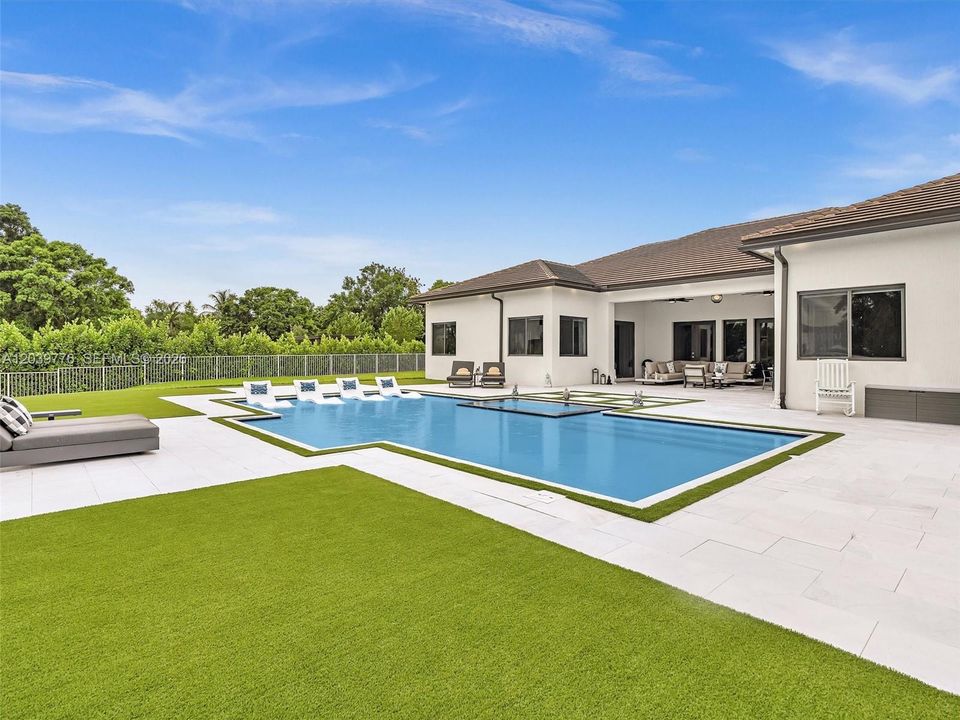 En Venta: $3,575,000 (6 camas, 4 baños, 4425 Pies cuadrados)