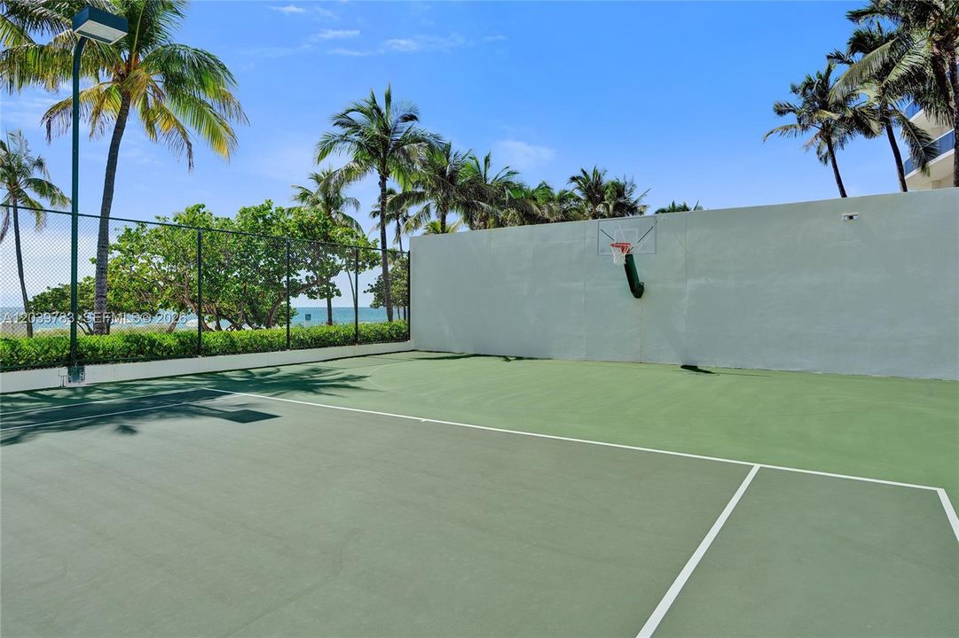 For Sale: $3,245,000 (2 beds, 2 baths, 2160 Square Feet)