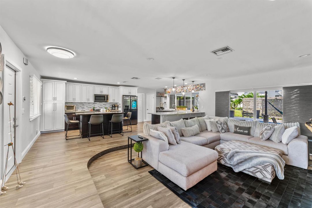 4080LakeDr_41