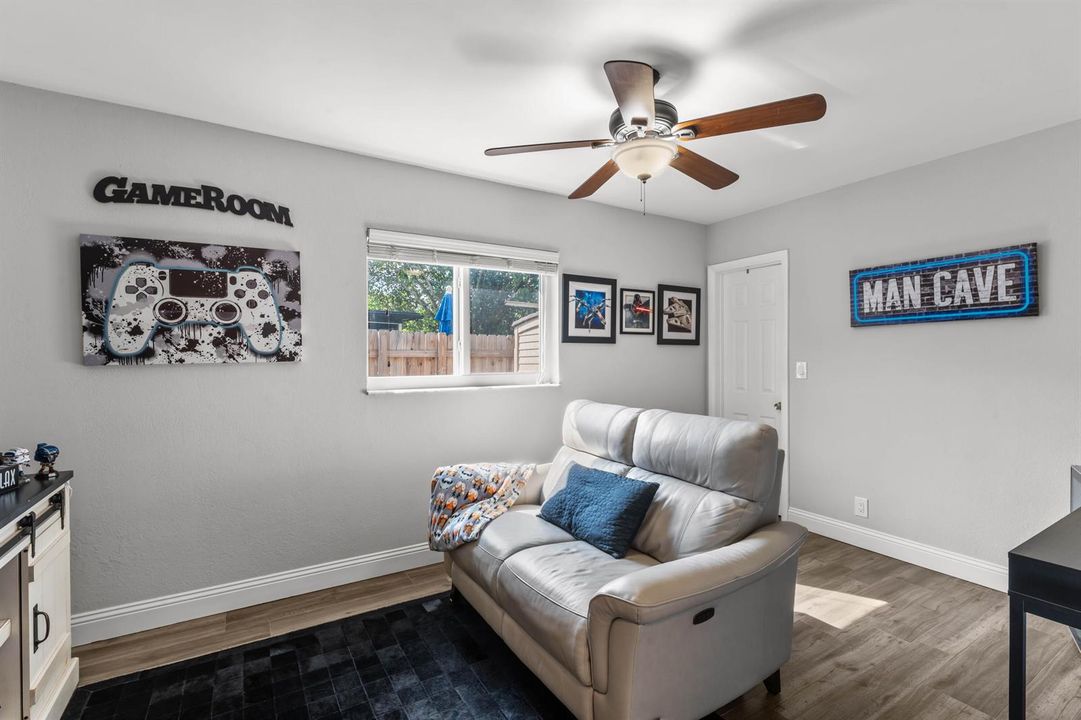 4080LakeDr_31