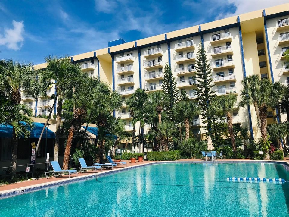 For Rent: $1,775 (1 beds, 1 baths, 598 Square Feet)