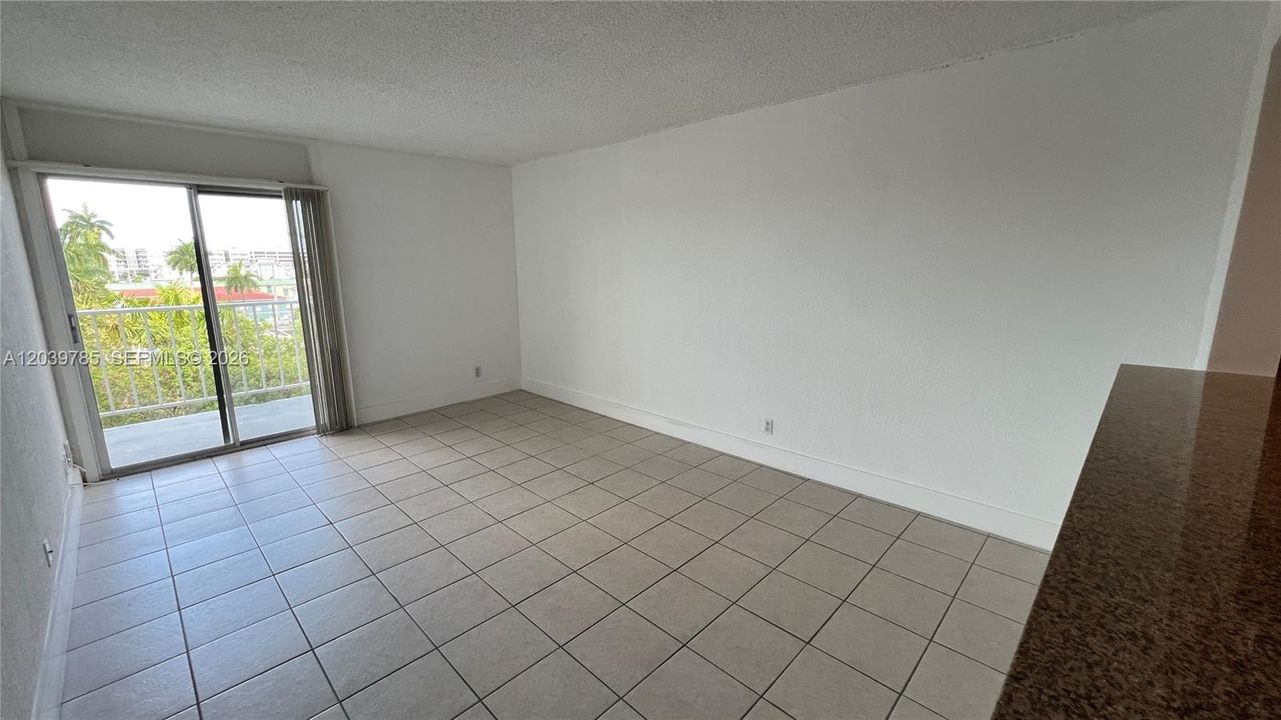 For Rent: $1,775 (1 beds, 1 baths, 598 Square Feet)