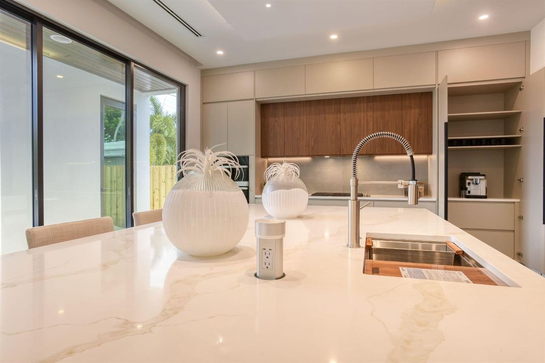 6 Kitchen 5