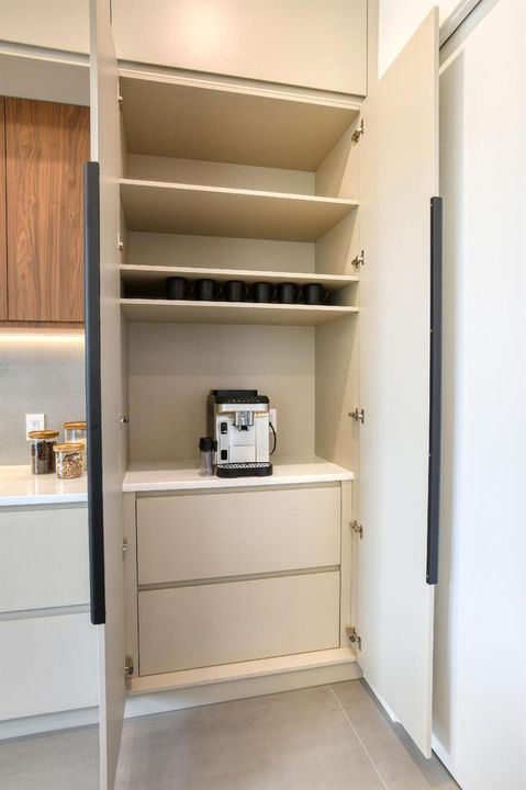 6 Kitchen 4