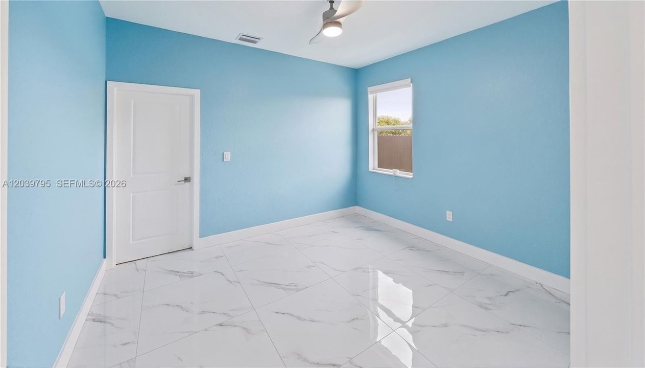 На продажу: $925,000 (5 спален, 3 ванн, 3003 Квадратных фут)