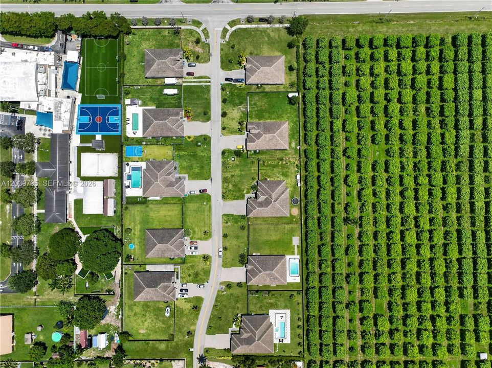 На продажу: $925,000 (5 спален, 3 ванн, 3003 Квадратных фут)