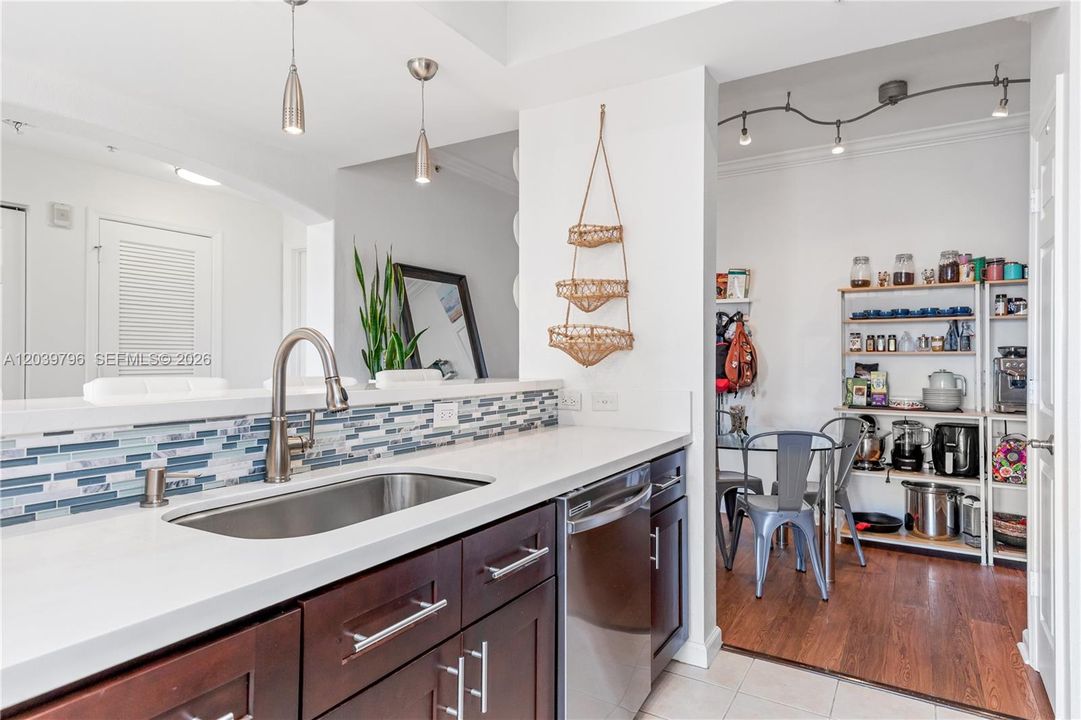 En Venta: $369,999 (2 camas, 2 baños, 1240 Pies cuadrados)