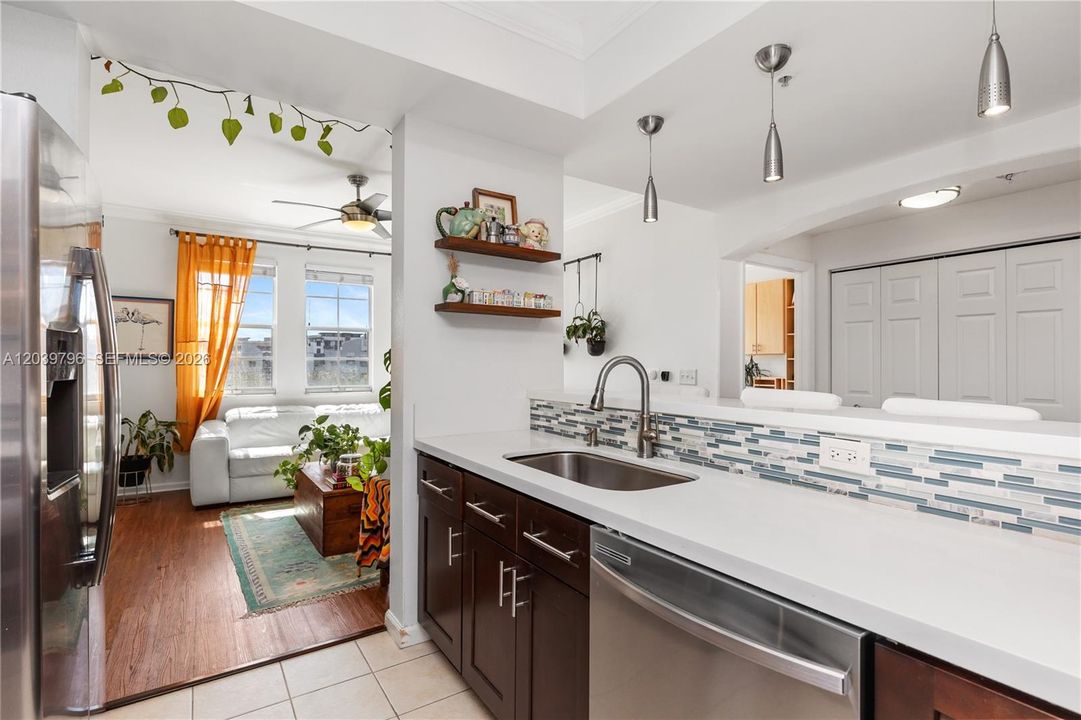 En Venta: $369,999 (2 camas, 2 baños, 1240 Pies cuadrados)