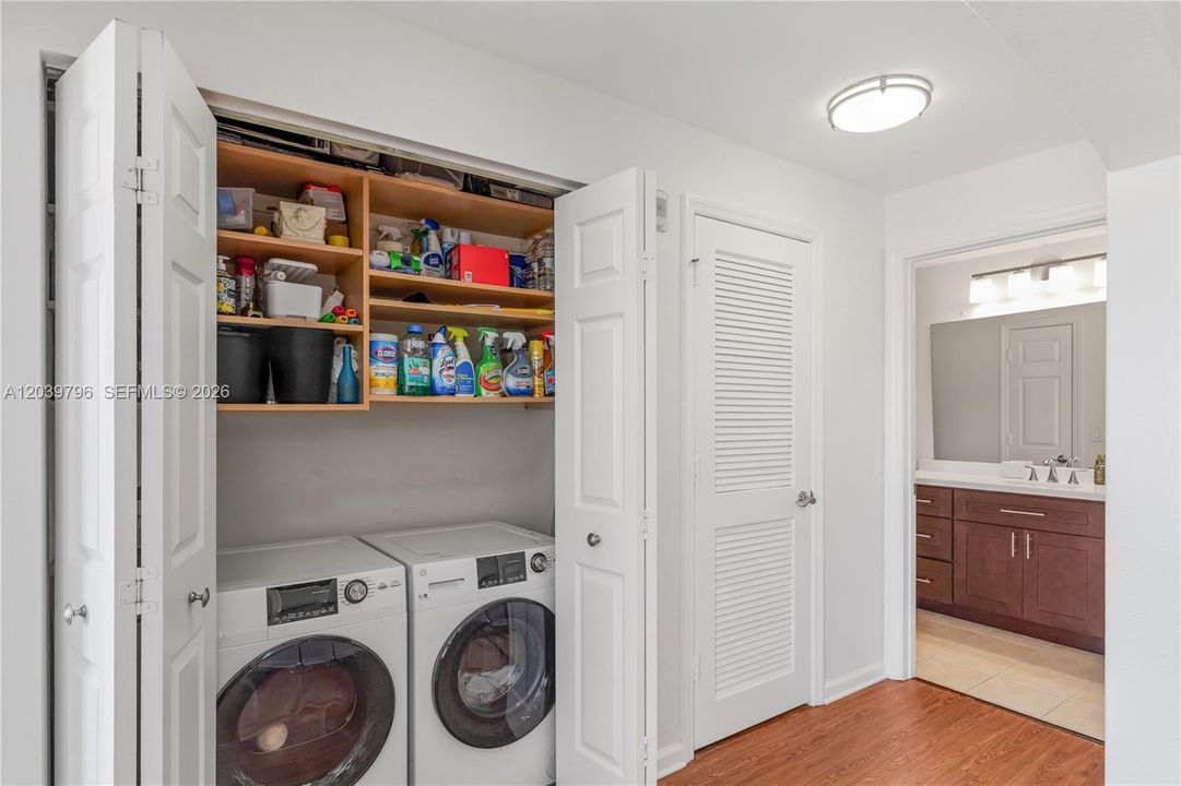 En Venta: $369,999 (2 camas, 2 baños, 1240 Pies cuadrados)