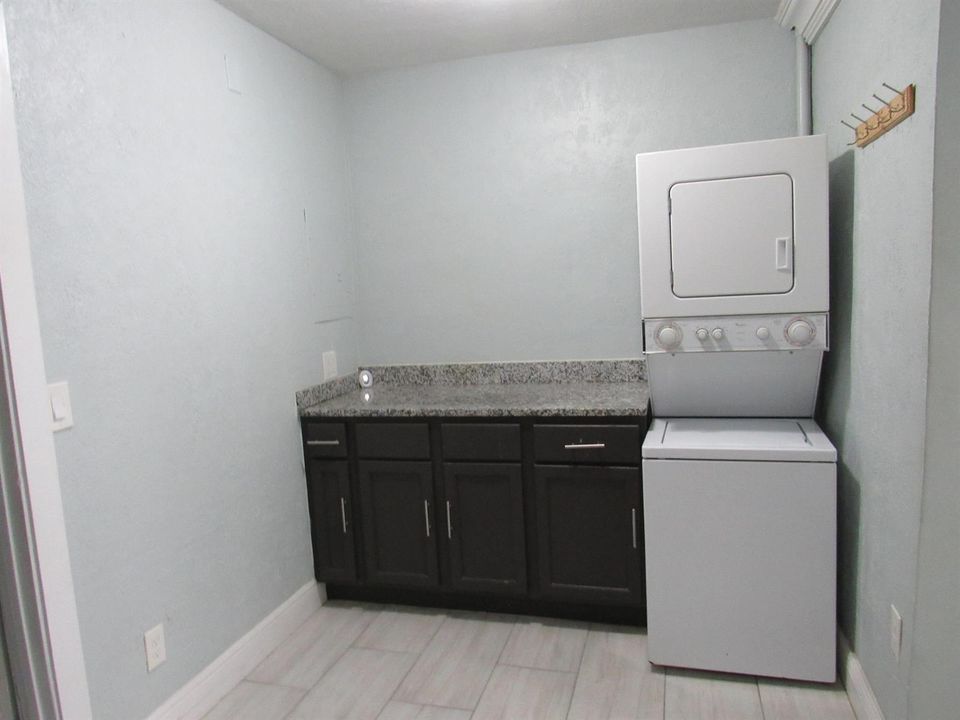 Kitchen cabinet & Laundry