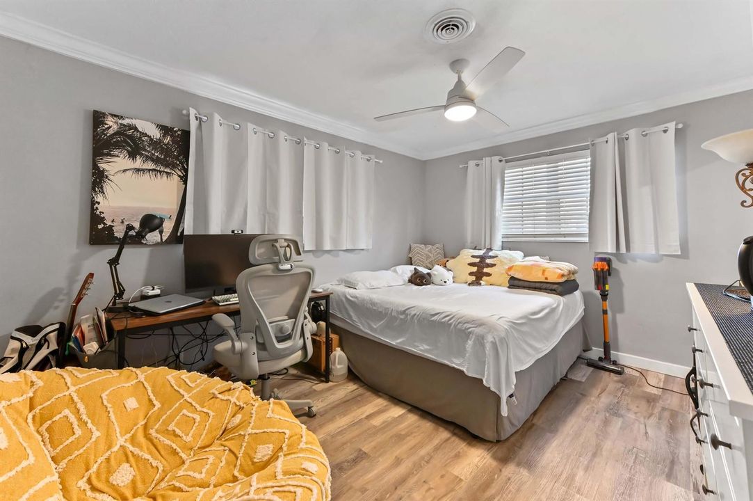 29 bedroom 01