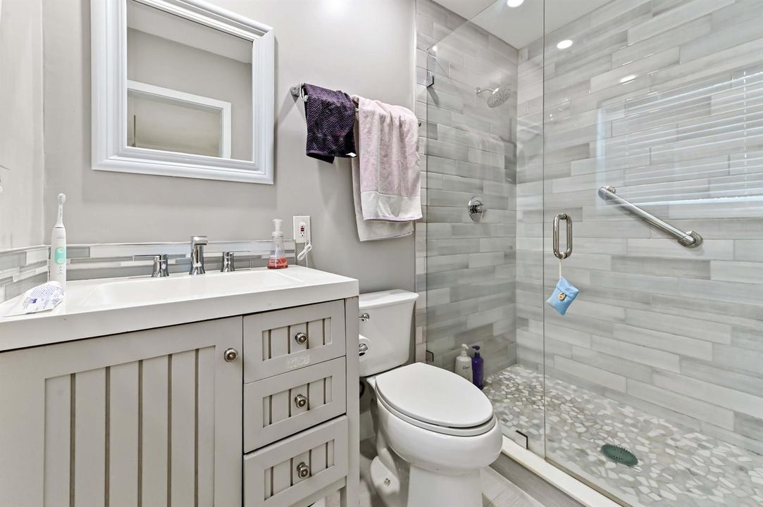 31 bathroom 01