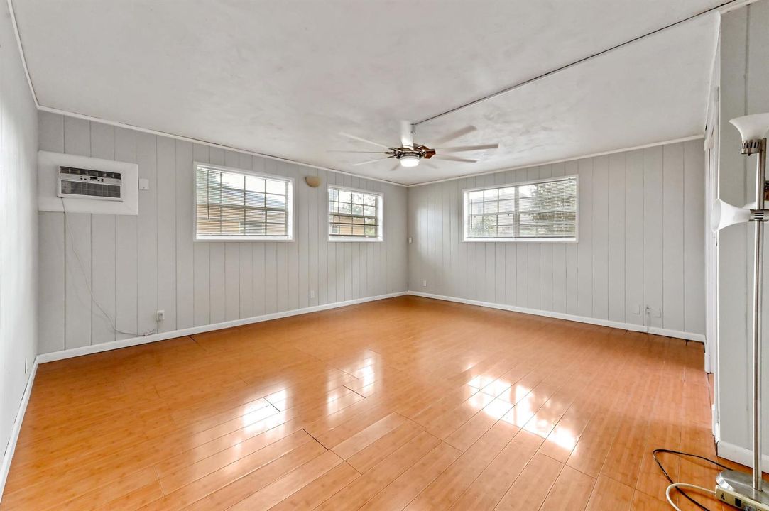 18 bedroom 01