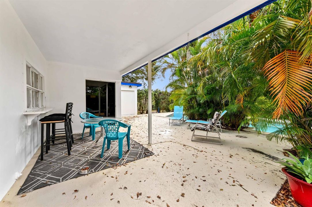 33 patio 01