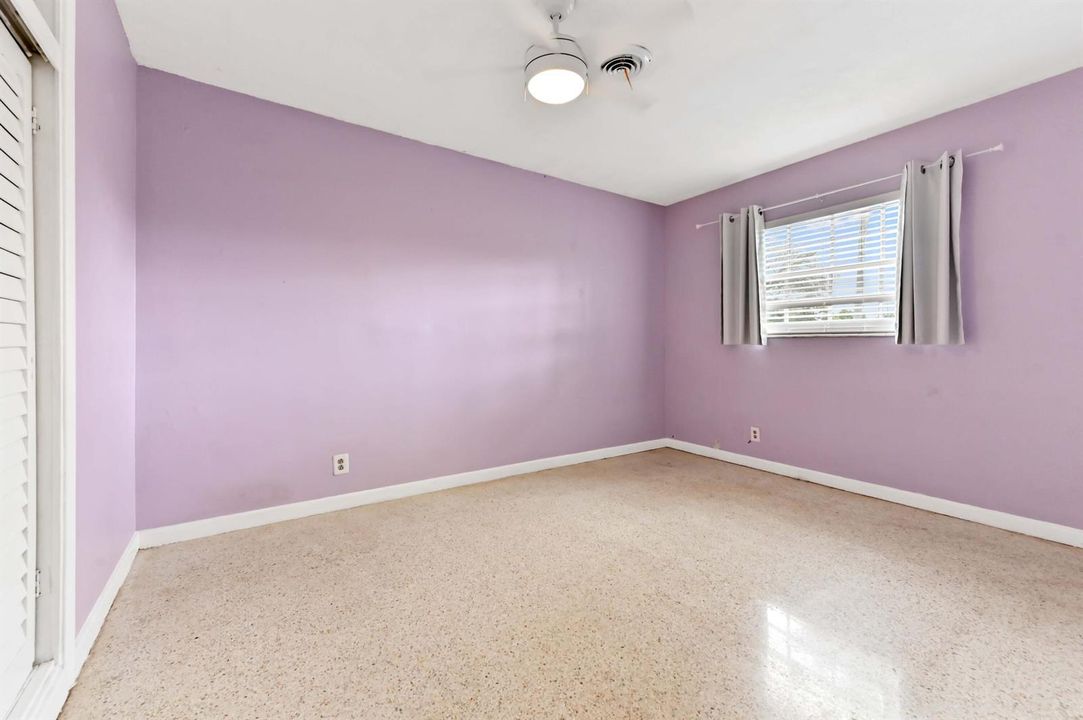 24 bedroom 01