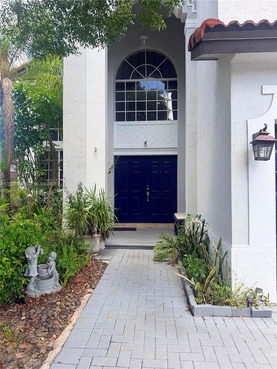 For Rent: $4,900 (6 beds, 3 baths, 3218 Square Feet)