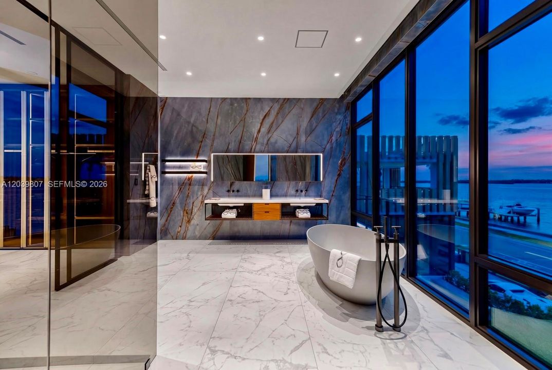 For Sale: $42,500,000 (7 beds, 9 baths, 11228 Square Feet)