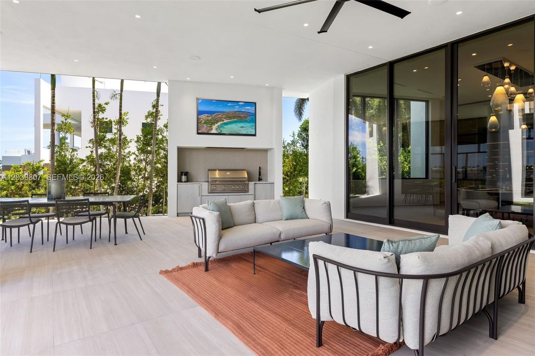 For Sale: $42,500,000 (7 beds, 9 baths, 11228 Square Feet)
