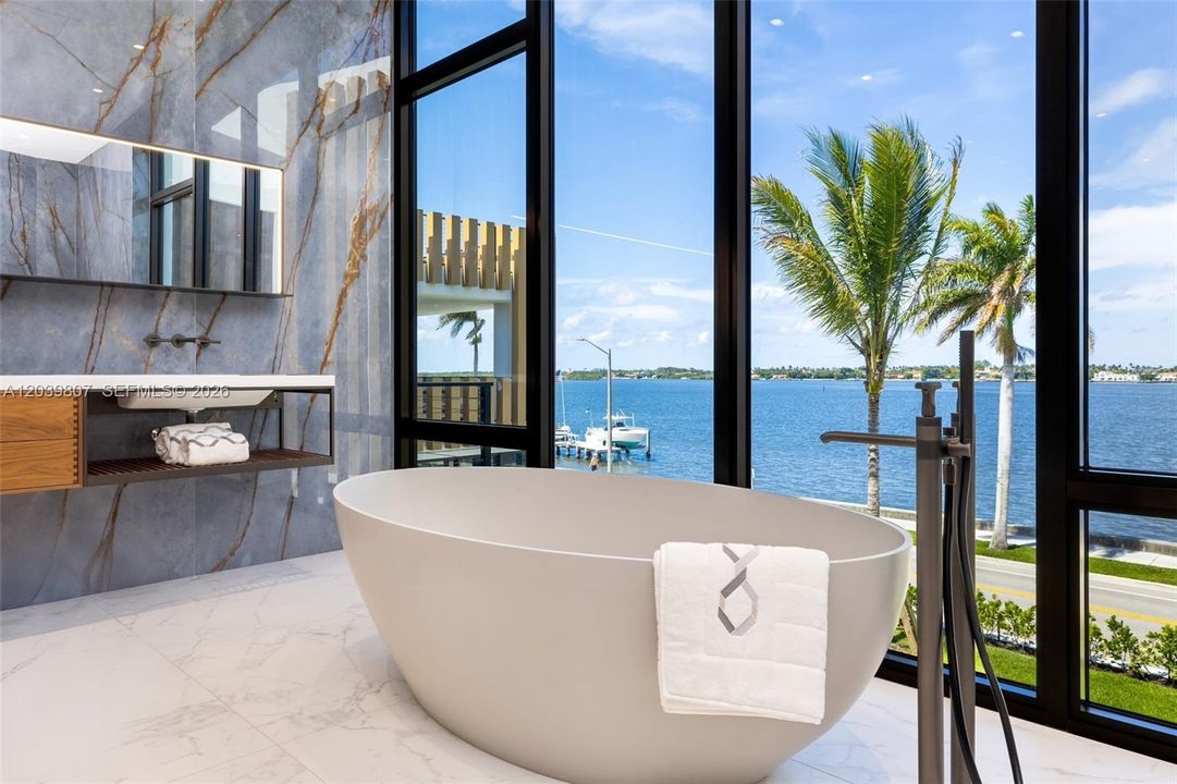 For Sale: $42,500,000 (7 beds, 9 baths, 11228 Square Feet)