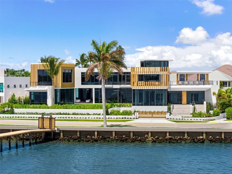For Sale: $42,500,000 (7 beds, 9 baths, 11228 Square Feet)