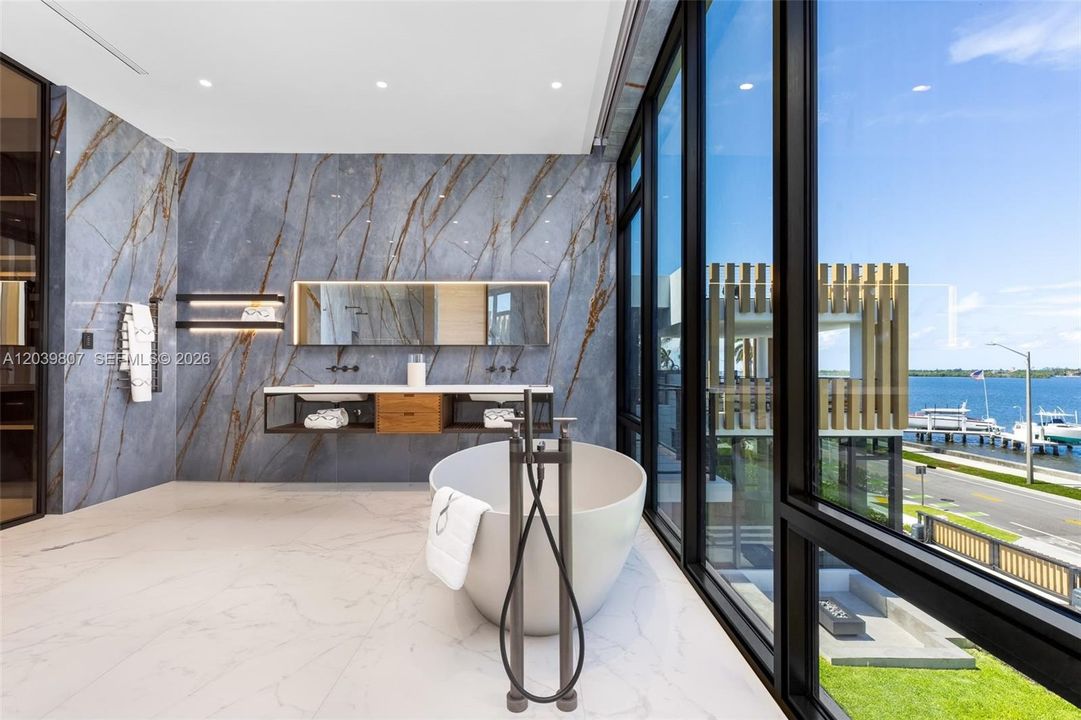 For Sale: $42,500,000 (7 beds, 9 baths, 11228 Square Feet)