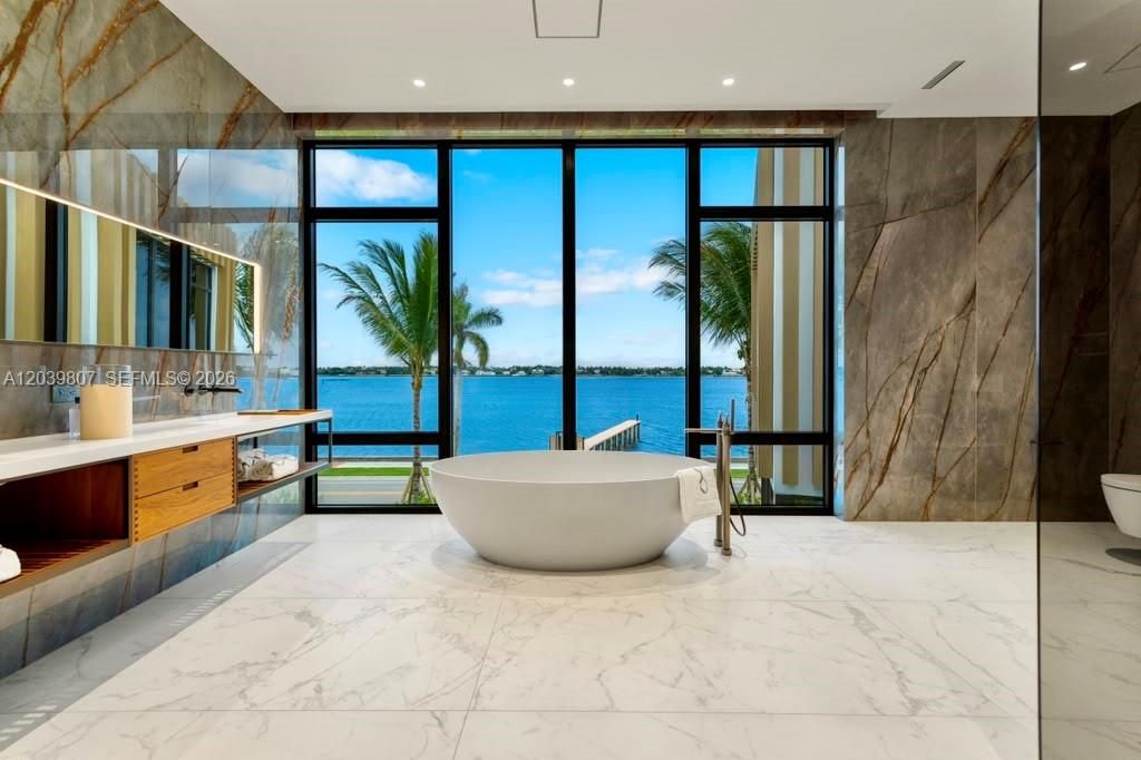 For Sale: $42,500,000 (7 beds, 9 baths, 11228 Square Feet)