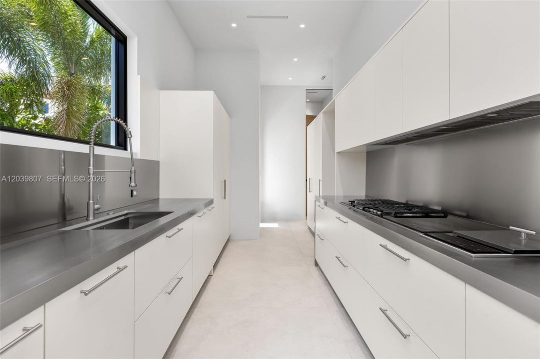 For Sale: $42,500,000 (7 beds, 9 baths, 11228 Square Feet)