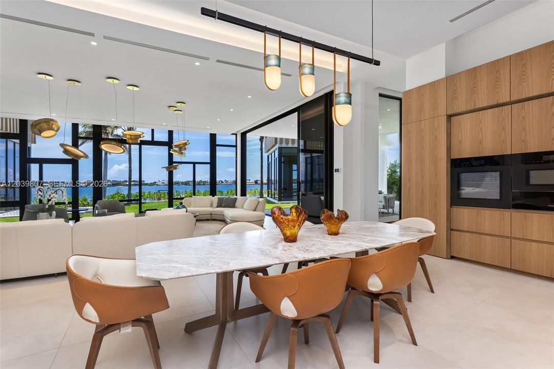 For Sale: $42,500,000 (7 beds, 9 baths, 11228 Square Feet)