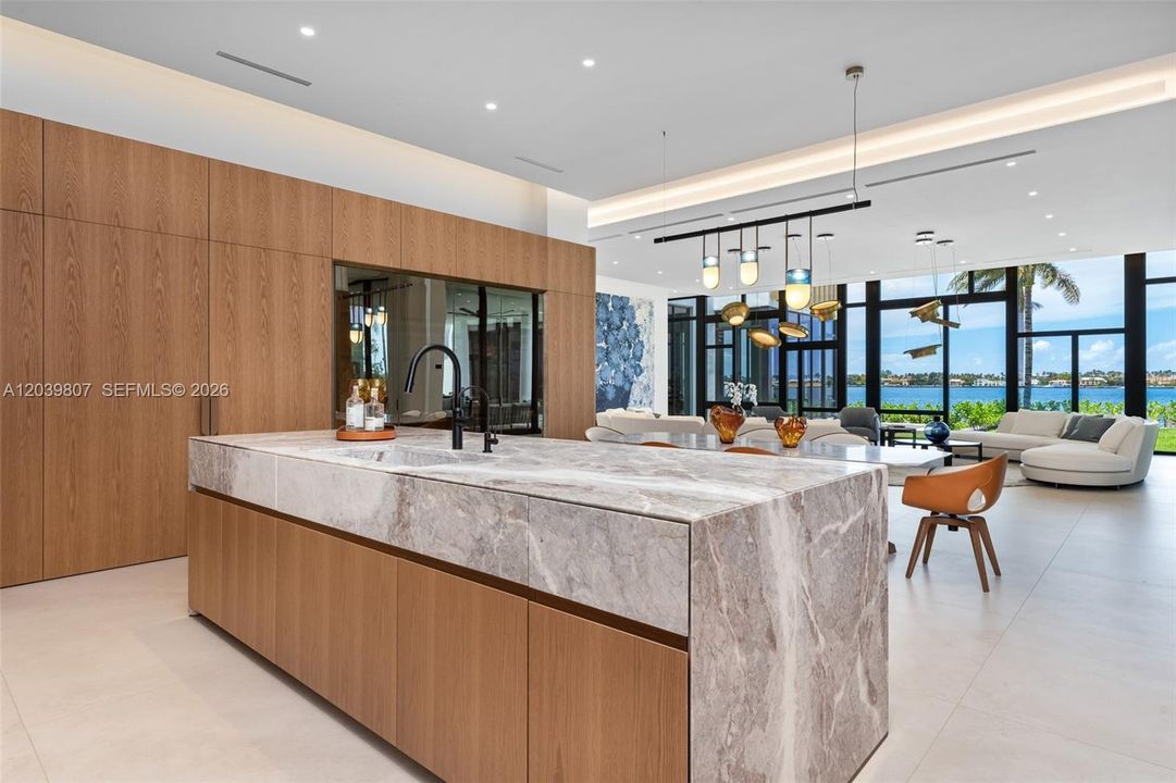 For Sale: $42,500,000 (7 beds, 9 baths, 11228 Square Feet)