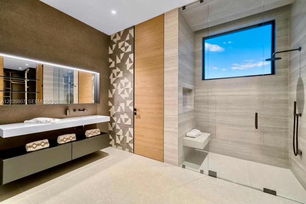 For Sale: $42,500,000 (7 beds, 9 baths, 11228 Square Feet)