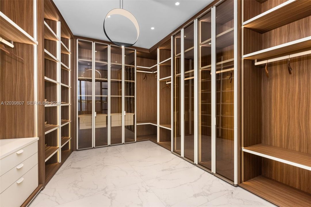 For Sale: $42,500,000 (7 beds, 9 baths, 11228 Square Feet)