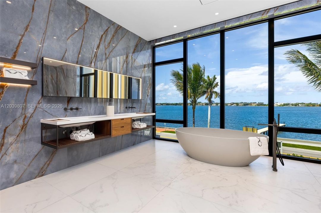 For Sale: $42,500,000 (7 beds, 9 baths, 11228 Square Feet)