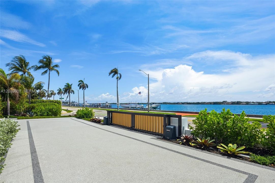 For Sale: $42,500,000 (7 beds, 9 baths, 11228 Square Feet)