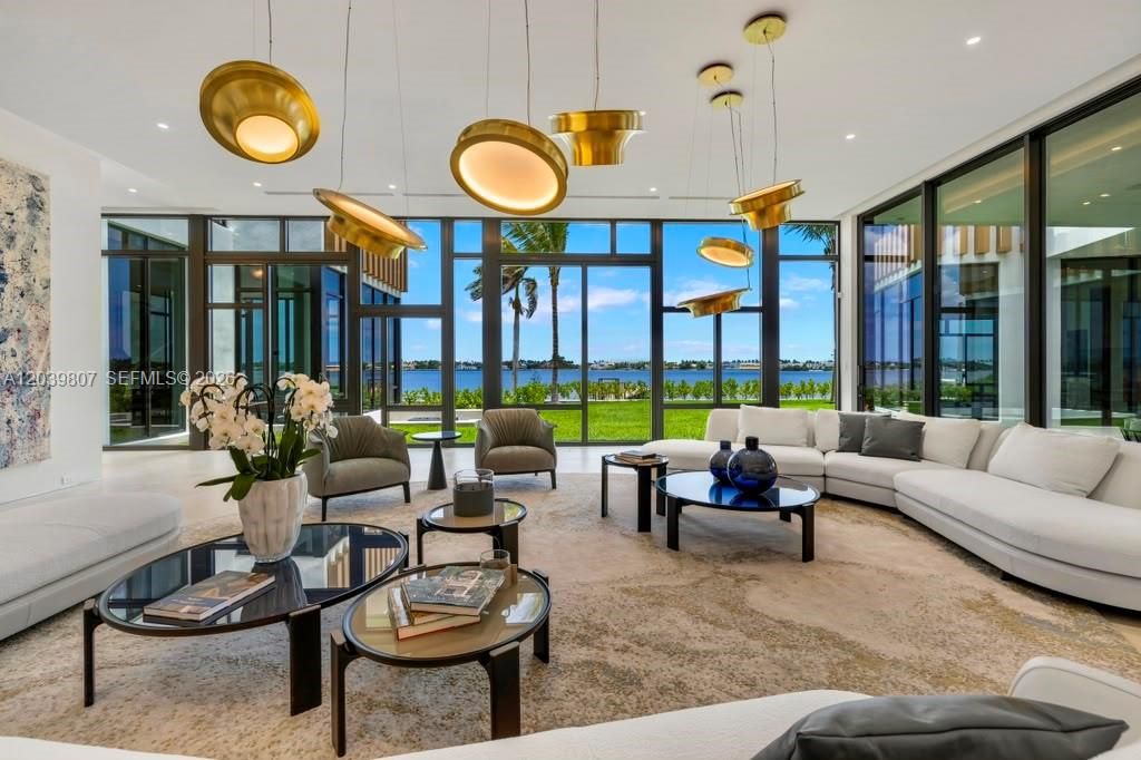 For Sale: $42,500,000 (7 beds, 9 baths, 11228 Square Feet)