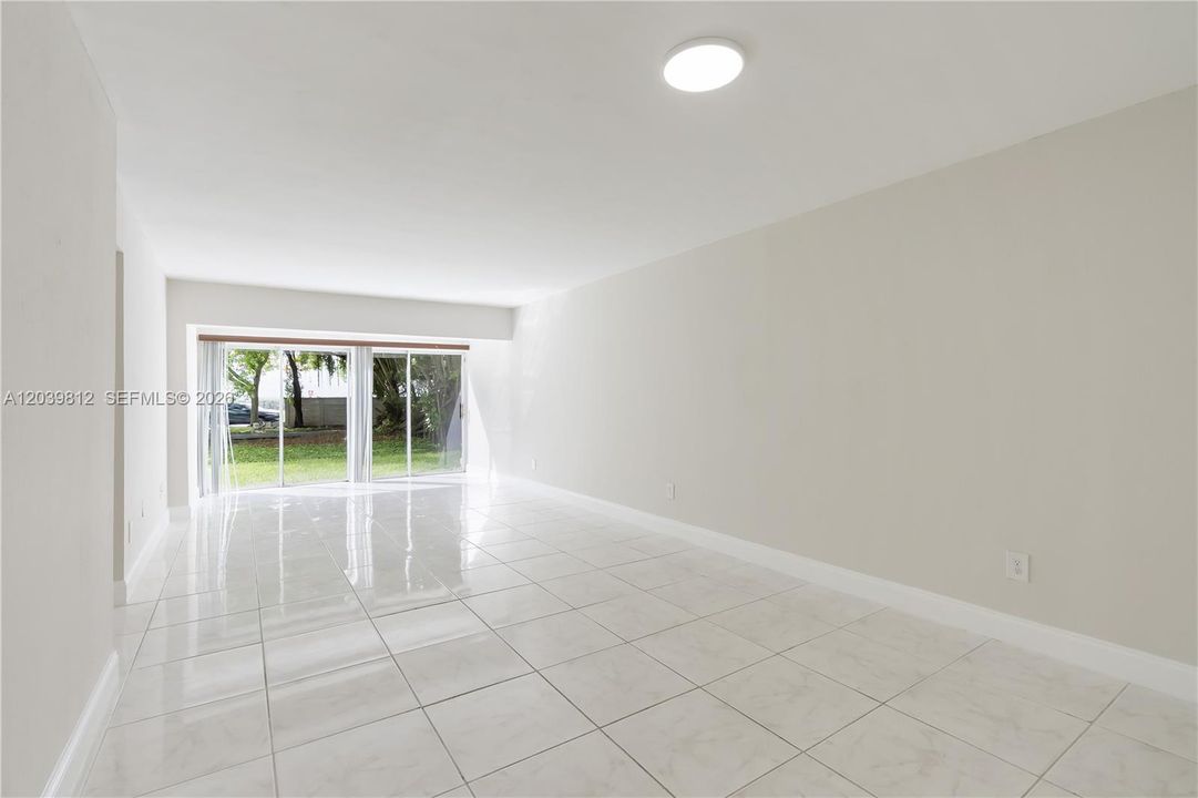 For Rent: $2,100 (1 beds, 1 baths, 838 Square Feet)