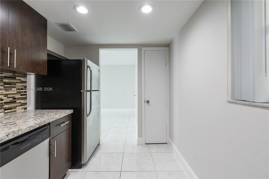 For Rent: $2,100 (1 beds, 1 baths, 838 Square Feet)