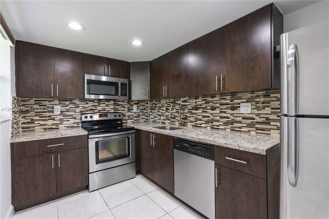 For Rent: $2,100 (1 beds, 1 baths, 838 Square Feet)