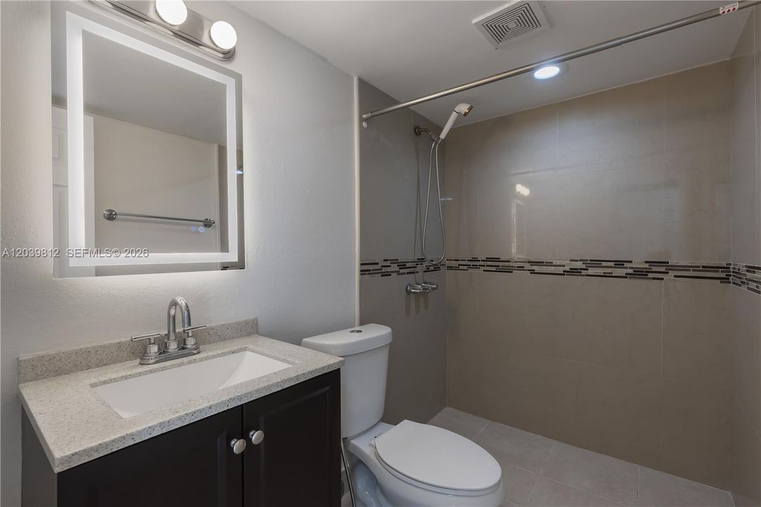 For Rent: $2,100 (1 beds, 1 baths, 838 Square Feet)