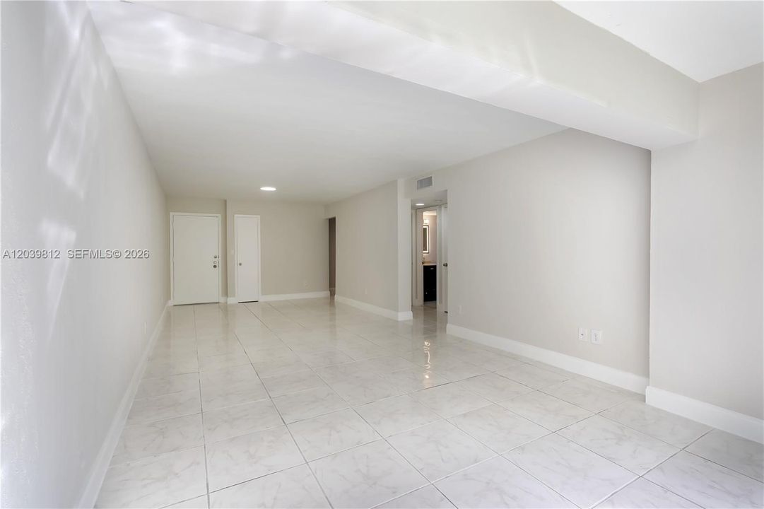 For Rent: $2,100 (1 beds, 1 baths, 838 Square Feet)