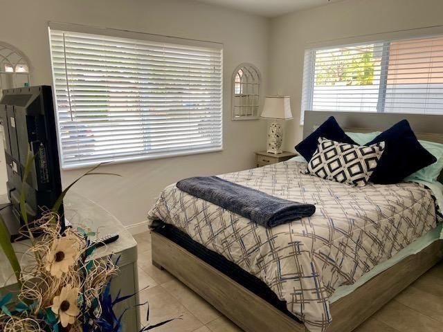 LIGHT AND BRIGHT BEDROOM